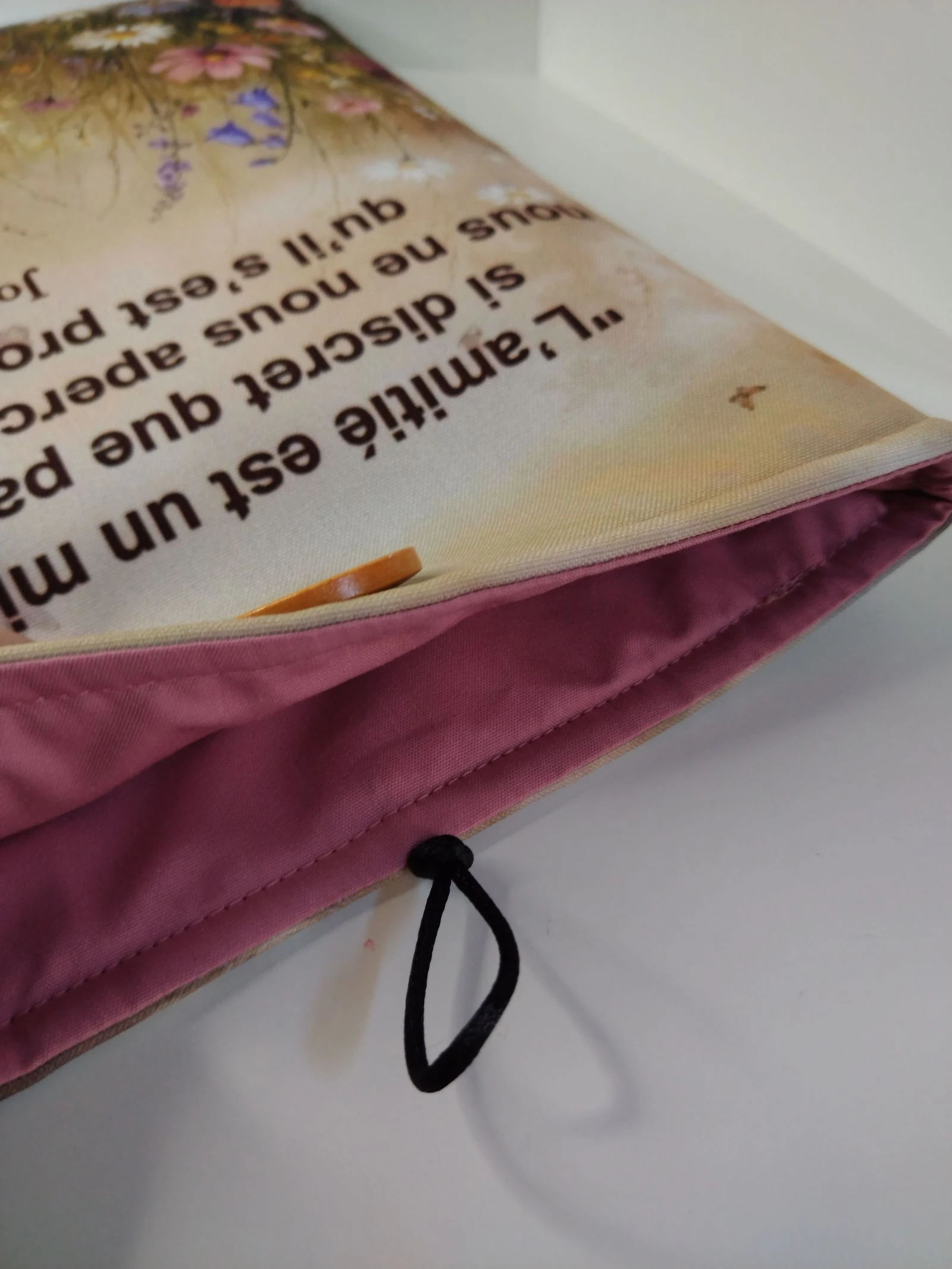 Célula literária acolchoada - Design crianças e flores e frase em francês - Feito à mão – photo 4